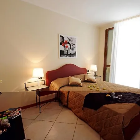 Sleeps 2 Pool *